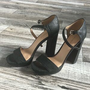 Pour la Victoire black leather block heel sandals.